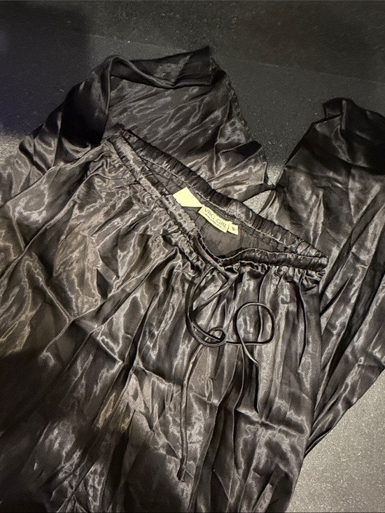 Vince Camuto Other - Vrg grl “silk” pants